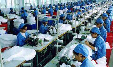 服裝零售遇冷，化妝品消費升溫 紡織皮革與化妝品行業的冰火兩重天